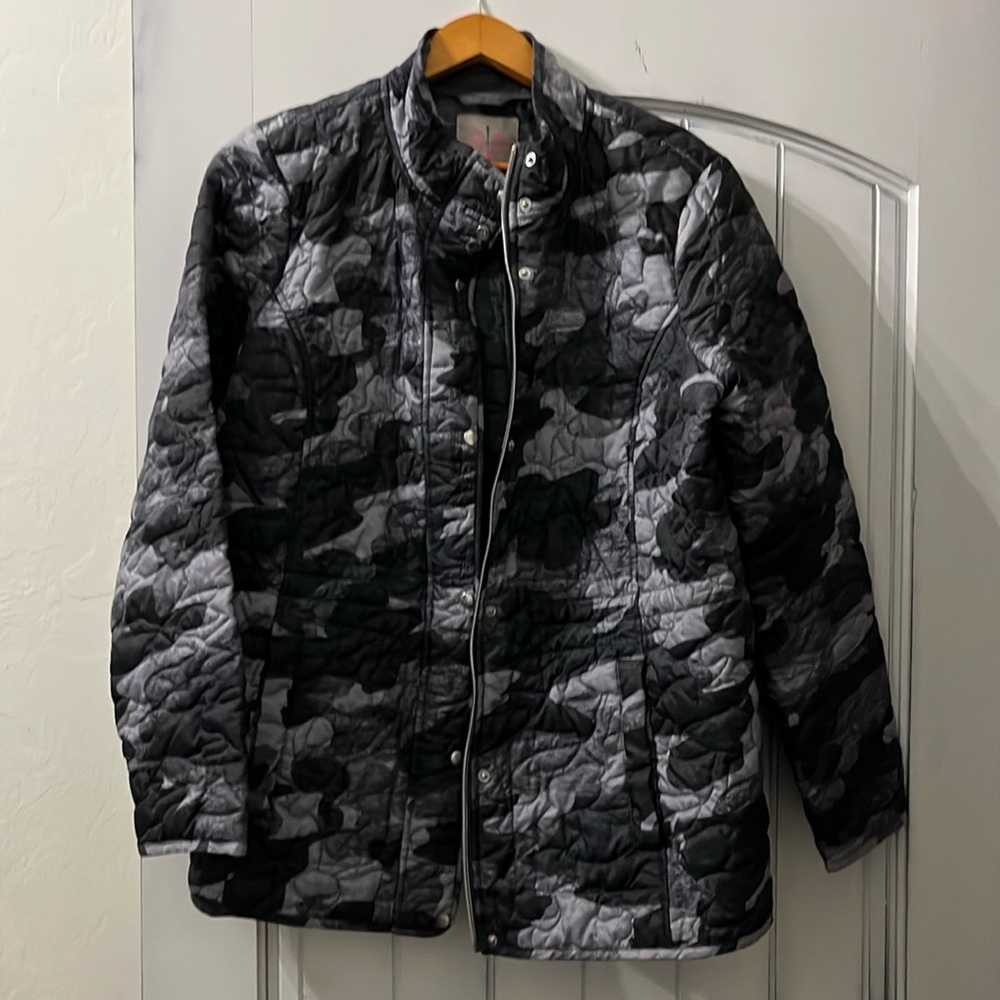 Isaac Mizrahi Live jacket size large black camo